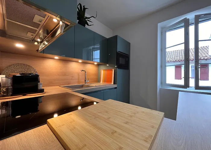 Appartement Lumineux 3 Pieces Pres Des Halles Et De La Plage, Wifi, Clim, Parkings Proches - Fr-1-239-910
